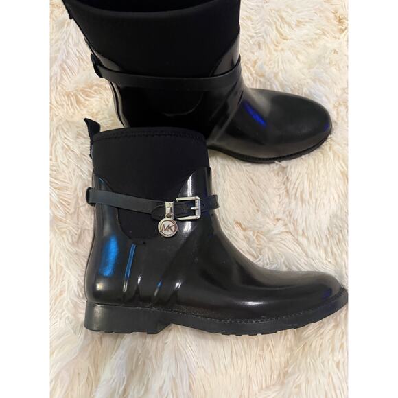 NWOT Michael Kors Black Waterproof Mid Ankle Glossy Boots. 6 - Picture 2 of 13